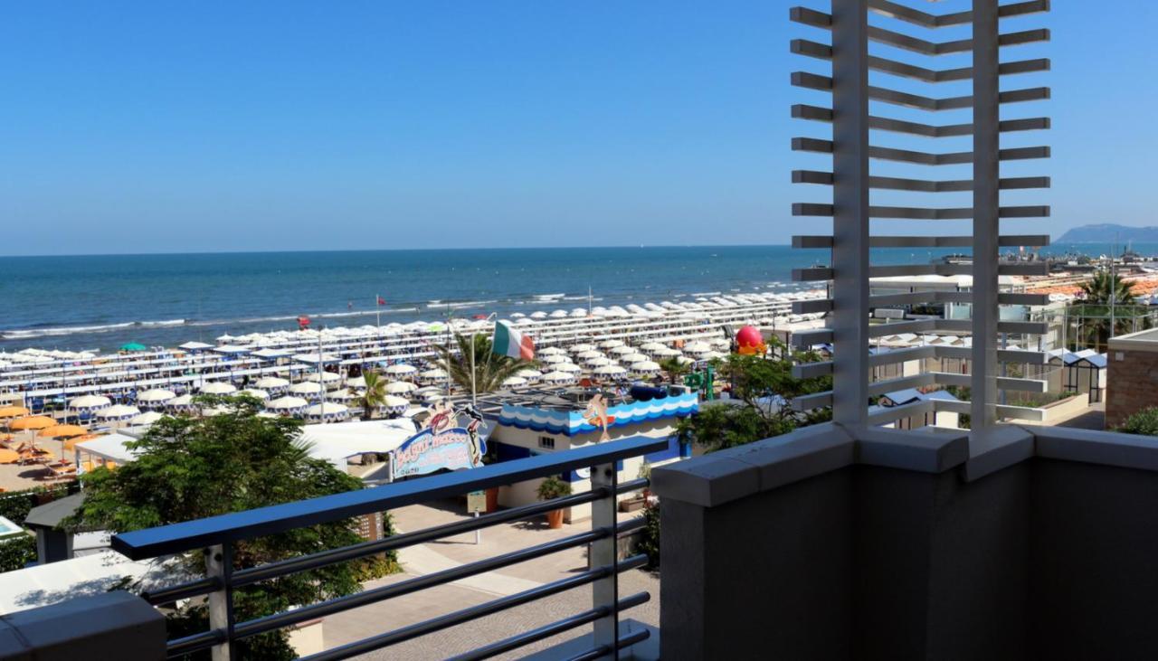 Hotel Record Riccione Dış mekan fotoğraf