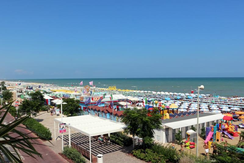 Hotel Record Riccione Dış mekan fotoğraf
