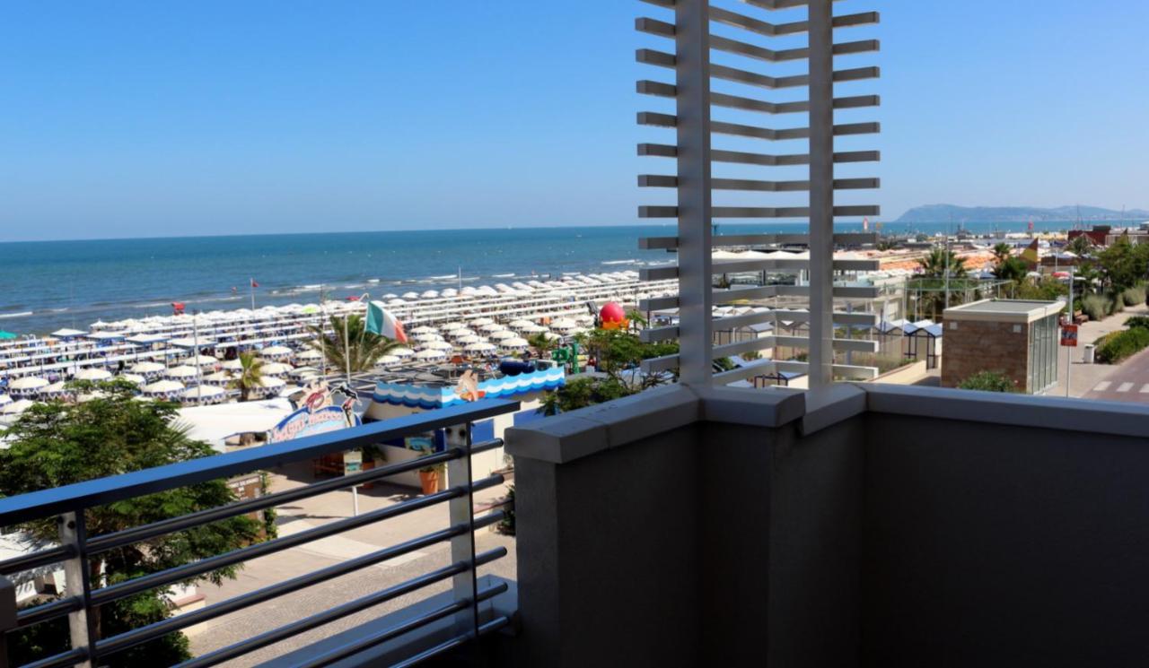 Hotel Record Riccione Dış mekan fotoğraf