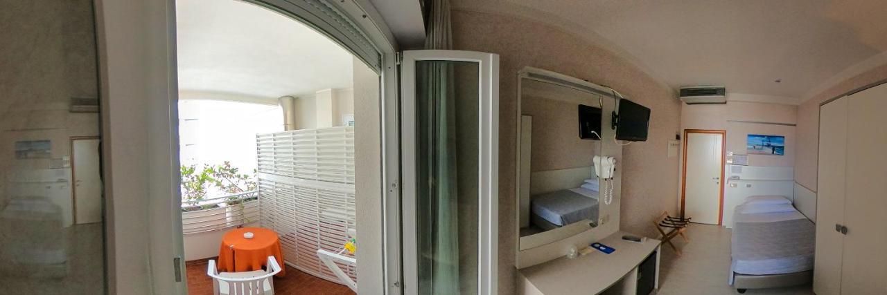 Hotel Record Riccione Dış mekan fotoğraf
