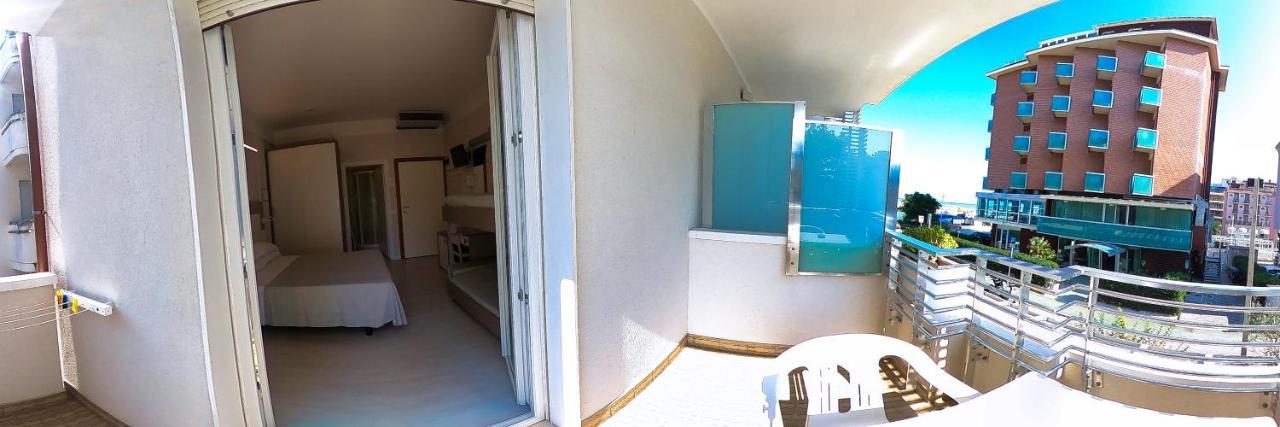 Hotel Record Riccione Dış mekan fotoğraf