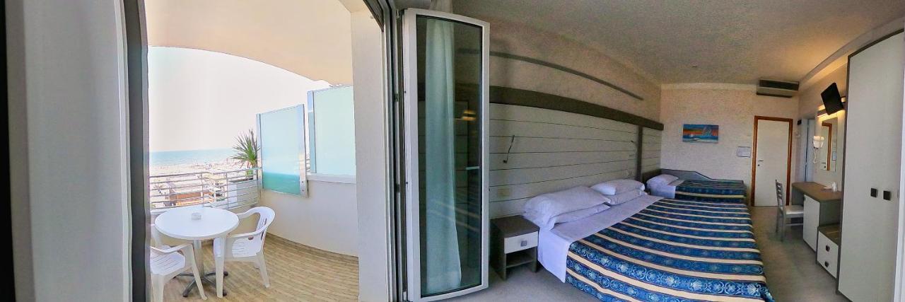 Hotel Record Riccione Dış mekan fotoğraf