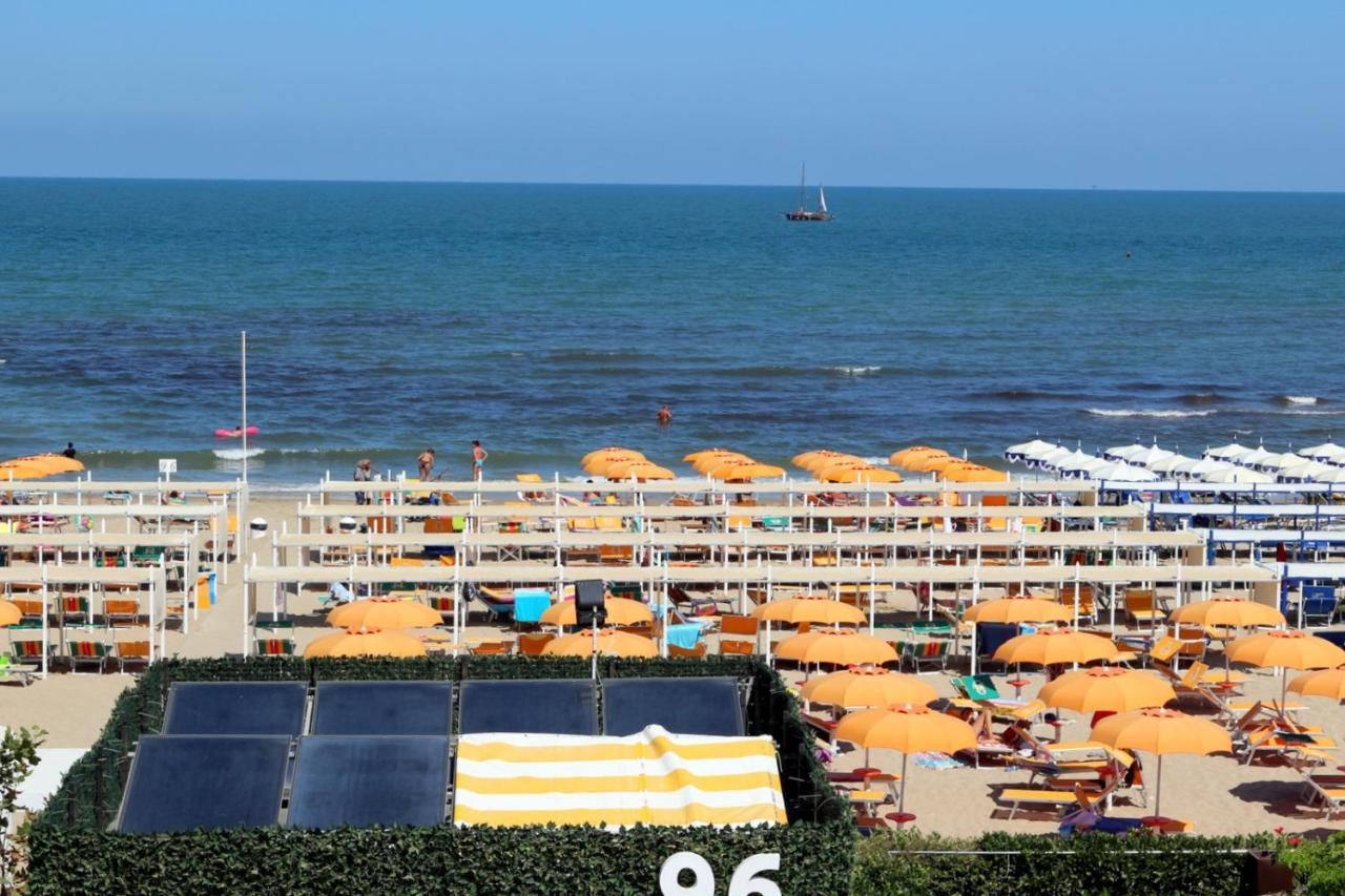 Hotel Record Riccione Dış mekan fotoğraf