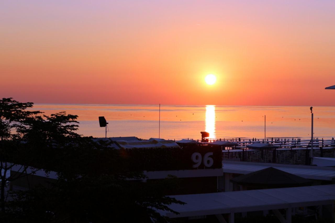 Hotel Record Riccione Dış mekan fotoğraf
