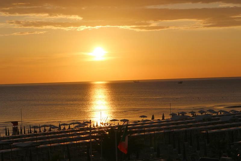 Hotel Record Riccione Dış mekan fotoğraf