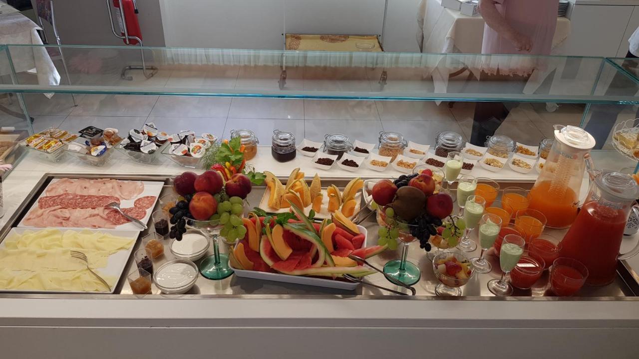 Hotel Record Riccione Dış mekan fotoğraf