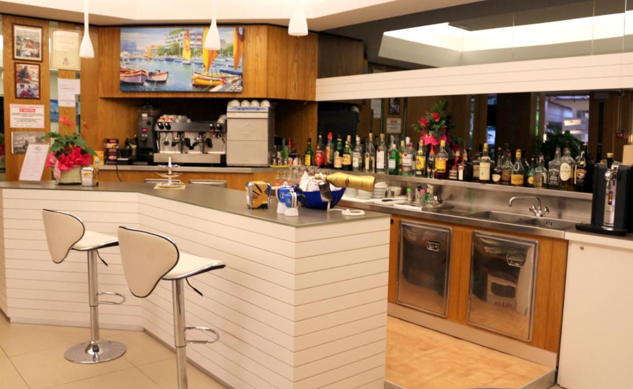 Hotel Record Riccione Dış mekan fotoğraf