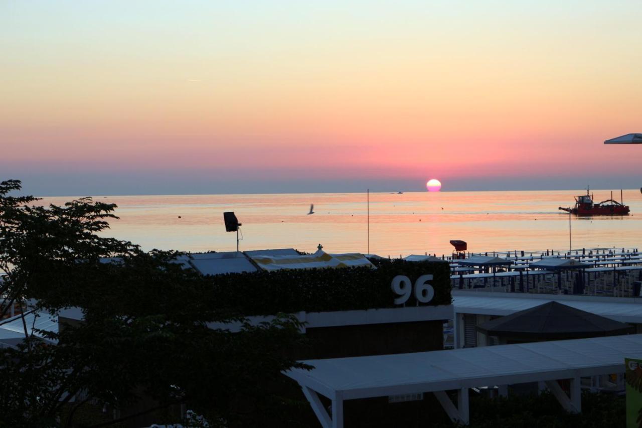 Hotel Record Riccione Dış mekan fotoğraf