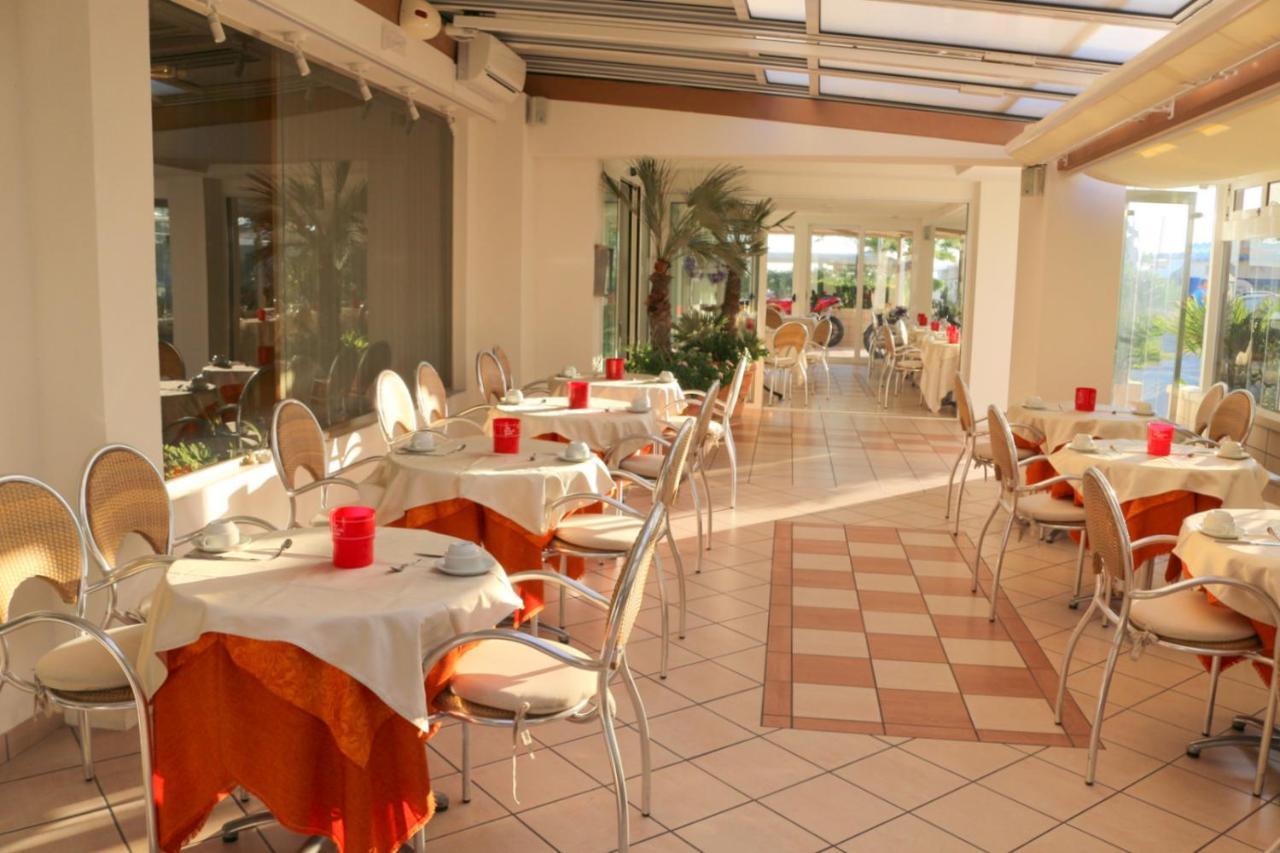 Hotel Record Riccione Dış mekan fotoğraf